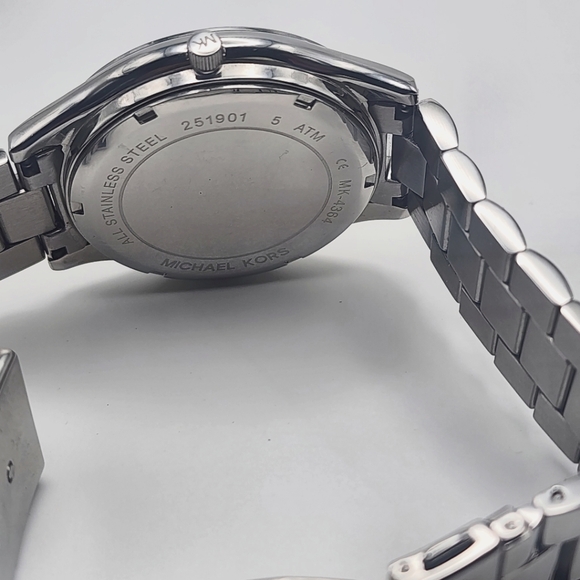 Michael Kors Women's Slim Runway Quartz Watch with Stainless-Steel Strap, Silver - Picture 5 of 6